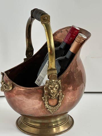 Versierd met Leeuwenkoppen en houten handvat. - Champagne