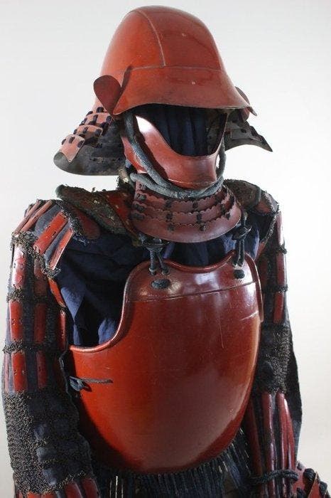 Harnas - Japan - Y1-329 Rode Hotokedo Gusoku : II familie, Antiek en Kunst, Antiek | Overige Antiek