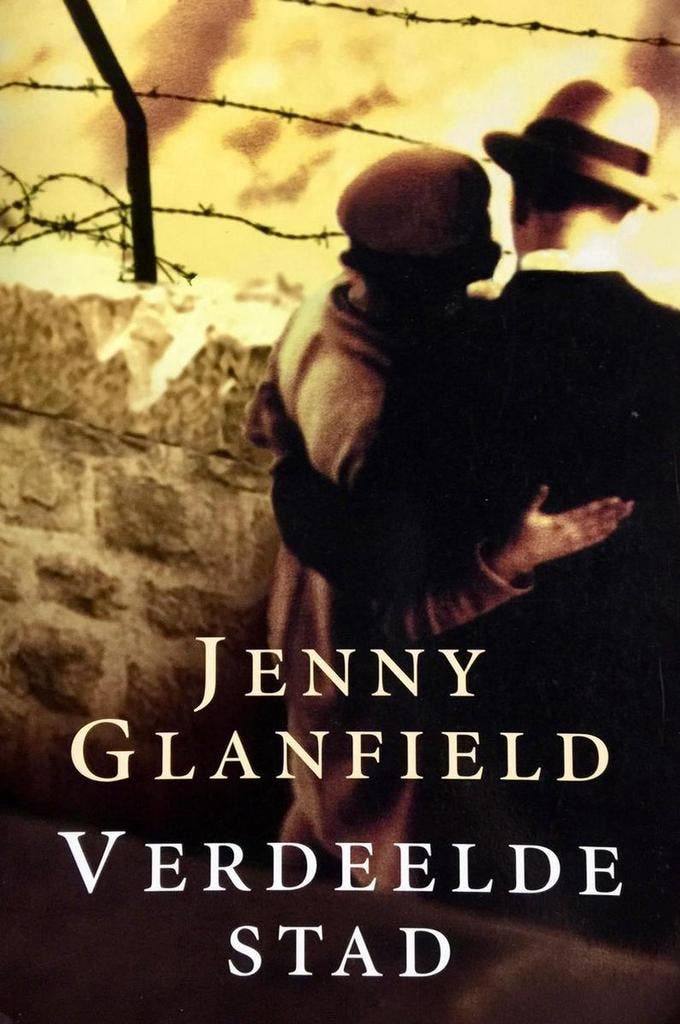 Verdeelde stad 9789056951436 J. Glanfield, Livres, Romans, Envoi