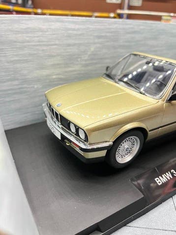 MCG 1:18 - Modelauto - BMW 325i E30 Cabrio, Nieuw