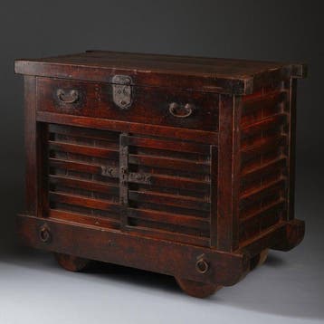 Kuruma’dansu  (opslagkist met wielen) - Hout, IJzer