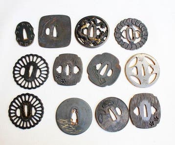 Zwaard - IJzer (gegoten/gesmeed), Brons, 12 tsuba - Japan