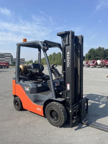Toyota 02-8FGF18 Gaz - Triplex 4,70 m - 1 002 h, Chariot élévateur