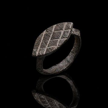 Middeleeuwen, kruisvaardersperiode Bronzen ring met