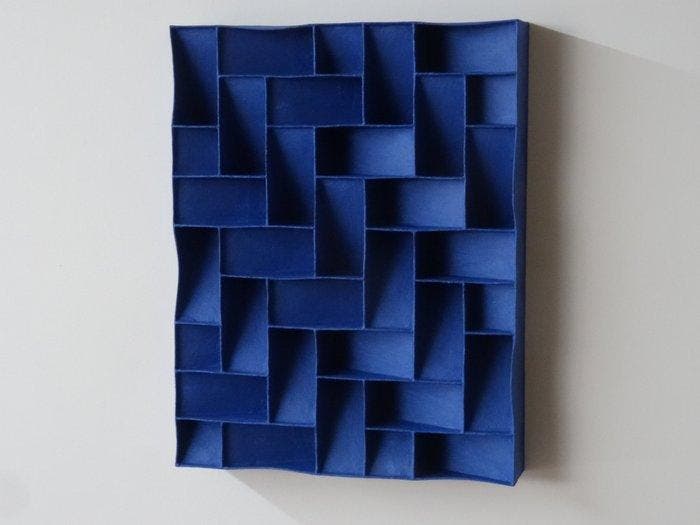 Hans Meeuwsen - Reliëf, 2026 - 37 Indisch blauw porseleinen, Antiek en Kunst, Kunst | Designobjecten