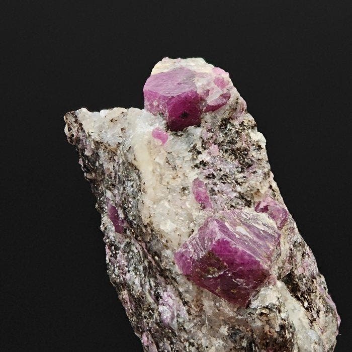 Tempesta di Rubini Rossi, UV-gevoelig rood fluorescerend, Collections, Minéraux & Fossiles