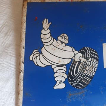 Vintage reclamebord van geglazuurd metaal, merk Michelin. -