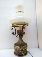 Einer Petroleumlampe nachempfunden - Lampe de table - Matt