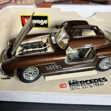 Bburago 1:18 - Modelauto - Bburago 1:18 - Mercedes-Benz 300, Nieuw