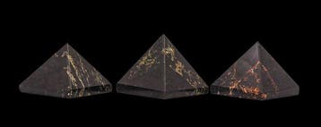 Lot de 3 grandes pyramides de tourmaline noire et mica doré