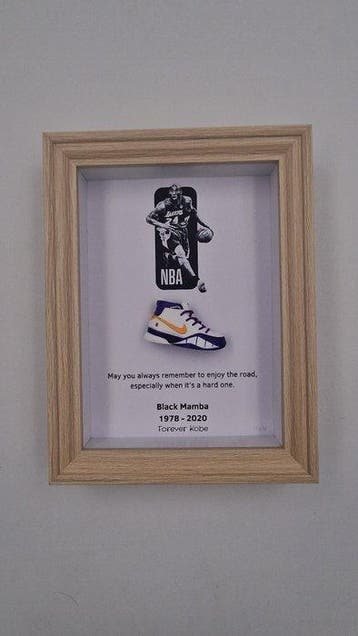 Lijst- Mini sneaker Nike Kobe Bryant Proto ingelijst #27 -