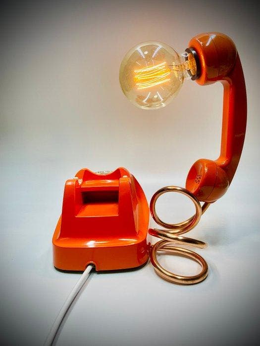 Tafellamp - Plastic, Koper, Metaal - Opera gerealiseerd door, Antiek en Kunst, Curiosa en Brocante