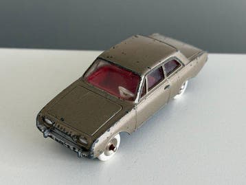 Dinky Toys 1:43 - Voiture miniature (2) - Ford Taunus Ref