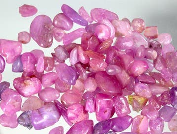 Gratis verzending ct. 81.80 Roze saffier Madagaskar ruw-