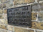 Reclamebord - Gebruik het toilet niet terwijl de trein... -, Hobby en Vrije tijd, Nieuw
