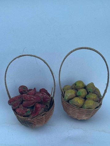 sculptuur, Coppia di Cestini Peperoni Rossi e Limoni Presepe