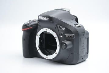 Nikon D5200 [6,639 Shots] + AF-S Nikkor DX VR, Nieuw