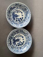 Deux ensembles de tasses et soucoupes en porcelaine chinoise