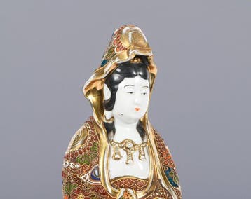 Prachtig porseleinen beeld van een Kannon, handbeschilderd