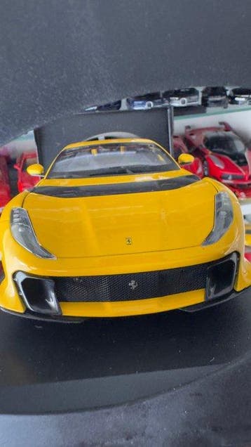 Bburago 1:18 - Modelauto - Ferrari 812 Competizione (2021)