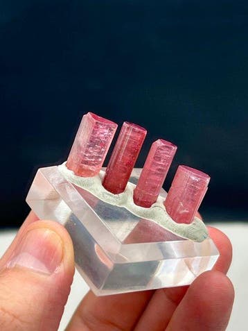 tourmaline rose Cristaux - Hauteur : 19 mm - Largeur : 5 mm-, Collections