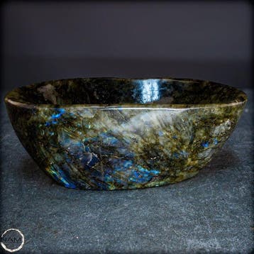 Natuurlijke labradoriet schelp – intense blauwe glans,