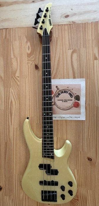 Yamaha - Super Medium Series - - Guitare basse électrique -, Nieuw