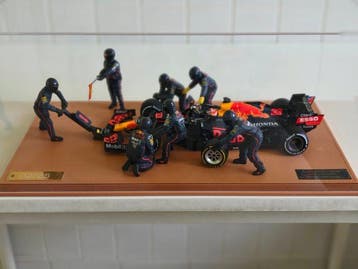 LUXBOX - Diorama HONDA RED BULL RB16B DIORAMA PIT STOP -, Nieuw