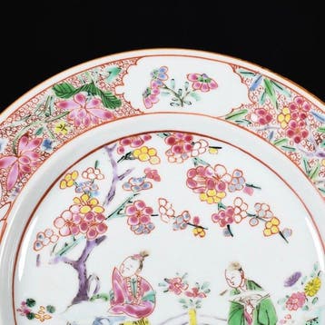 Bord - Assiette aux émaux de la Famille Rose à décor de
