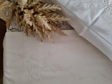 Set Lenzuola ricamate in puro cotone percalle Ricamo in