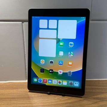 Apple iPad (5th Generation) 128GB Wifi - Mobiele telefoon