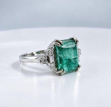Ring - 18 karaat Witgoud - 4.09ct. tw. Smaragd - Diamant -, Nieuw