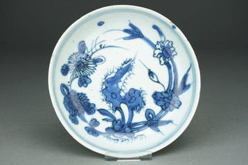 Floral Garden Scene - Porselein - China - Ming Dynastie