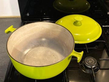 Le Creuset - Enzo Mari - Braadpan - de mama nr. 26 - bron,
