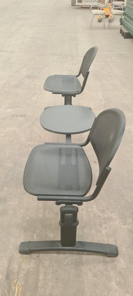 Metalen wachtkamerzitje 2 stoelen en tafel zwart gebruikt, Articles professionnels, Aménagement de Bureau & Magasin | Mobilier de bureau & Aménagement