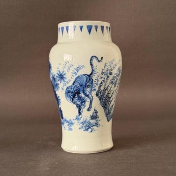 Een blauw-witte vaas Draak en Tijger - Porselein - China -