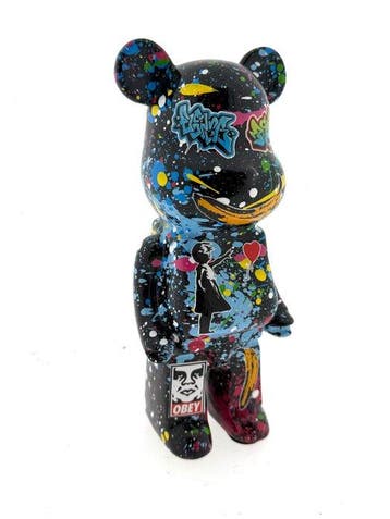 Koen Betjes (1992) - Girl with Balloon - Ceramic StreetArt