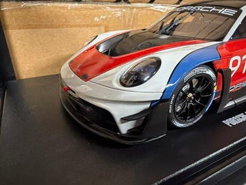 GT Spirit 1:18 - Model raceauto - Porsche 911 992 GT3R