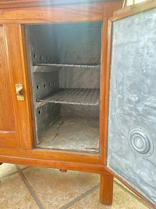 Armoire - Bois, Métal, Plomb, Antiquités & Art, Curiosités & Brocante