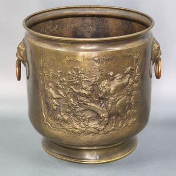 Emmer - Antieke messing plantenpot met leeuwenkoppen –