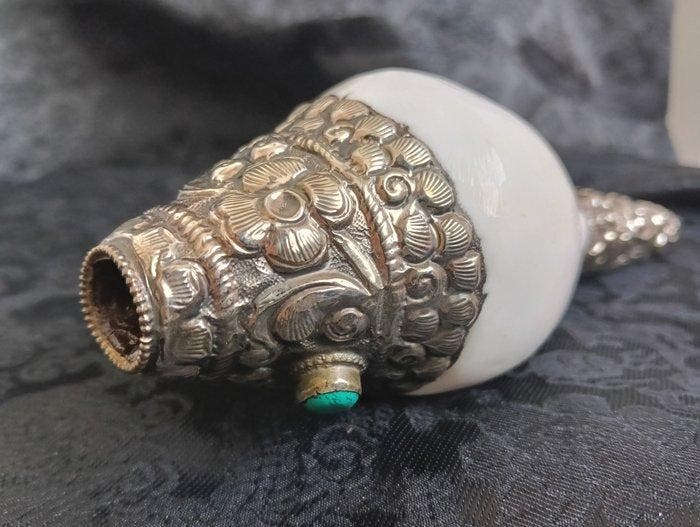 Tibetaanse rituele schelp (Shanka) - metaalgegraveerd -, Antiek en Kunst, Kunst | Niet-Westerse kunst