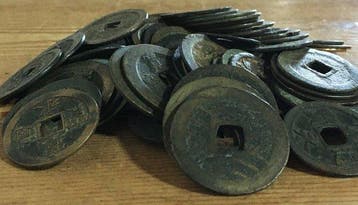 Japan, Bulkpartij van 100 antieke Japanse Mon-munten - Kanei