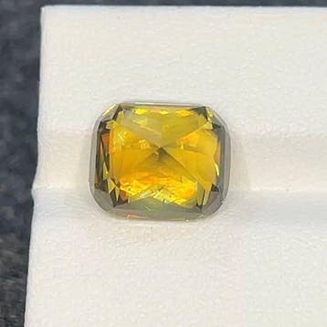 Groen, Geel Titaniet - 9.12 ct - nternational Colored