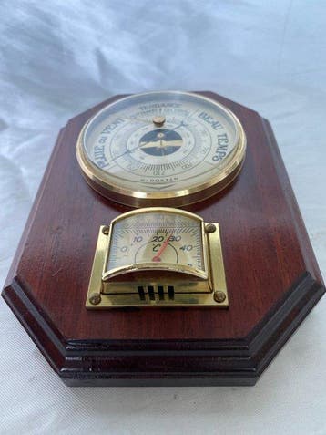 Maritieme objecten - Vintage Estación meteorológica en
