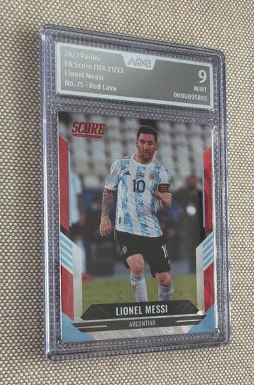 2021/22 Panini Score Lionel Messi No. 71 Graded card - 1, Verzamelen, Nieuw