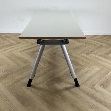 Haworth in hoogte verstelbare tafel 200x80 cm, licht grijs, Gebruikt, Bureau