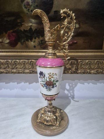 Jarrón francés de porcelana, bronce dorado y base de mármol,