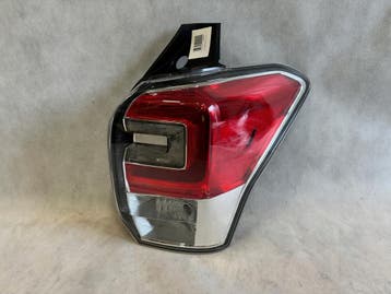 Subaru Forester IV 16+ rechter achterlicht LED Europa, Auto-onderdelen, Verzenden, Gebruikt