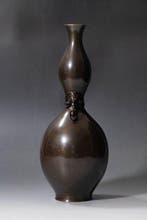 Vase en bronze avec motif de feuilles appliqué - Bronze -