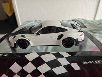 Minichamps 1:18 - Model sportwagen - Porsche 911 GT2RS, Hobby en Vrije tijd, Nieuw
